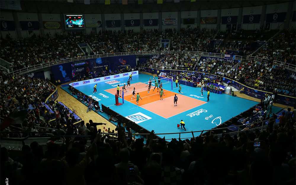 کم‌ مانده سالن ارومیه بترکد! (عکس)