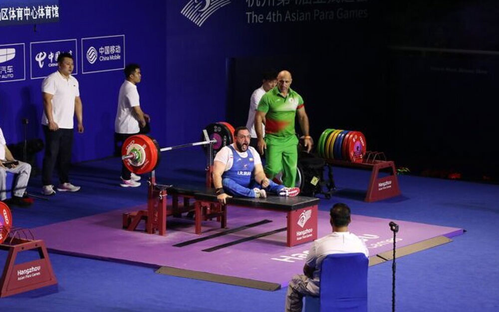 عیادت اسبقیان و نوروزی از رستمی و پدرش