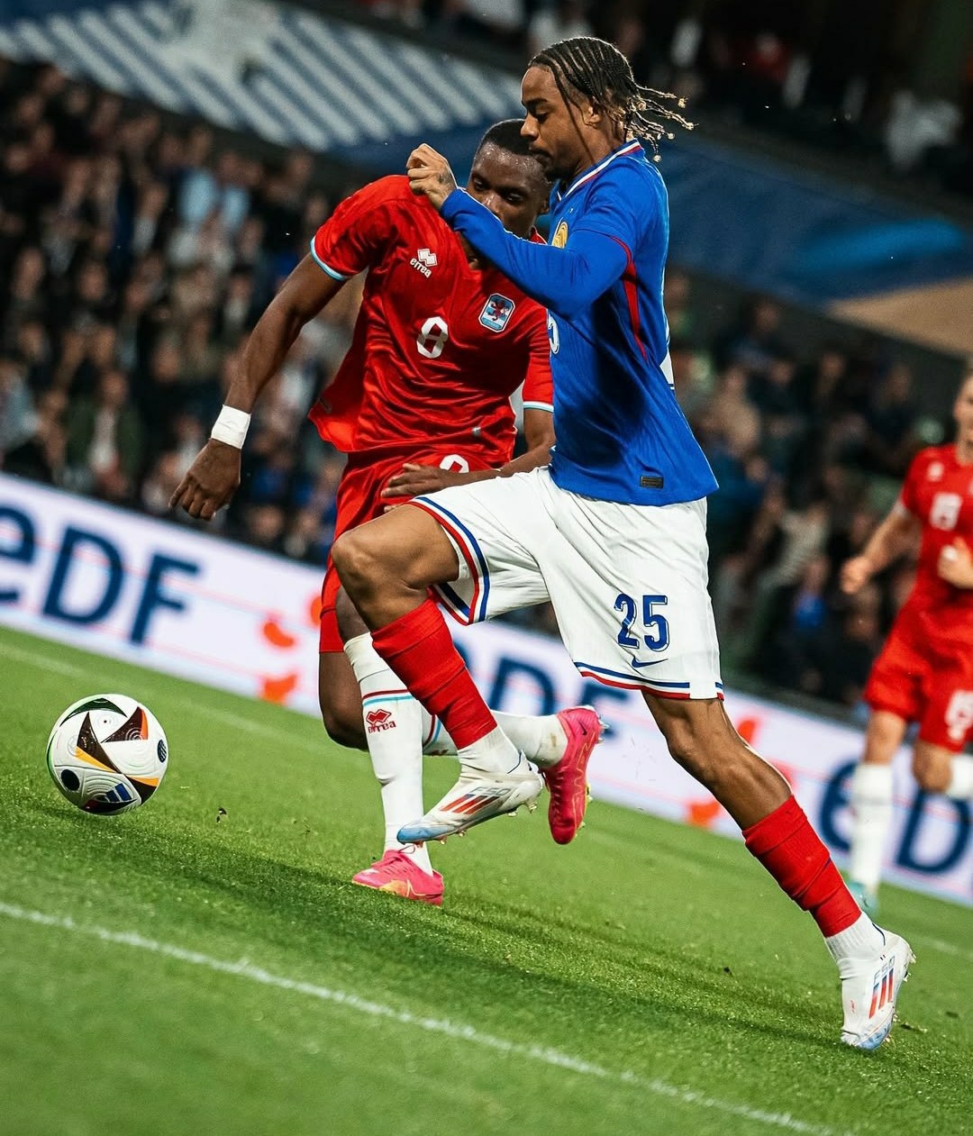 والپیپر بردلی بارکولا فوتبالی 2025 