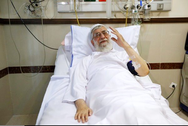 عکس سید علی خامنه ای در بیمارستان