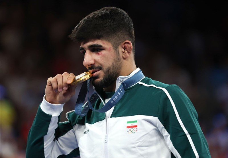 عکس سعید اسماعیلی با مدال طلا