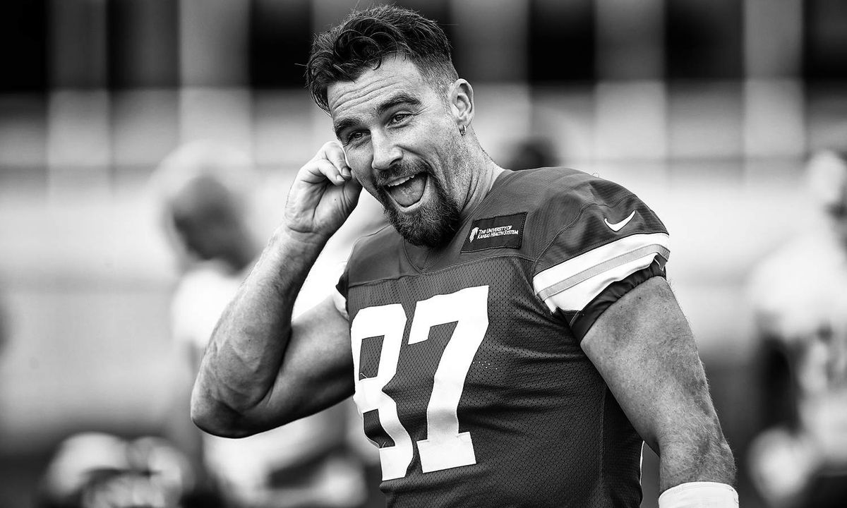 wallpaper for laptop Travis Kelce