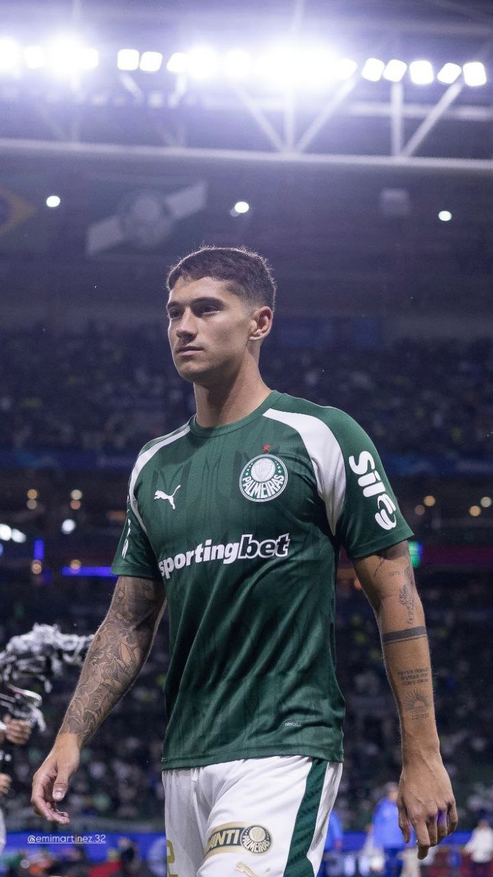 Emiliano Martínez wallpaper