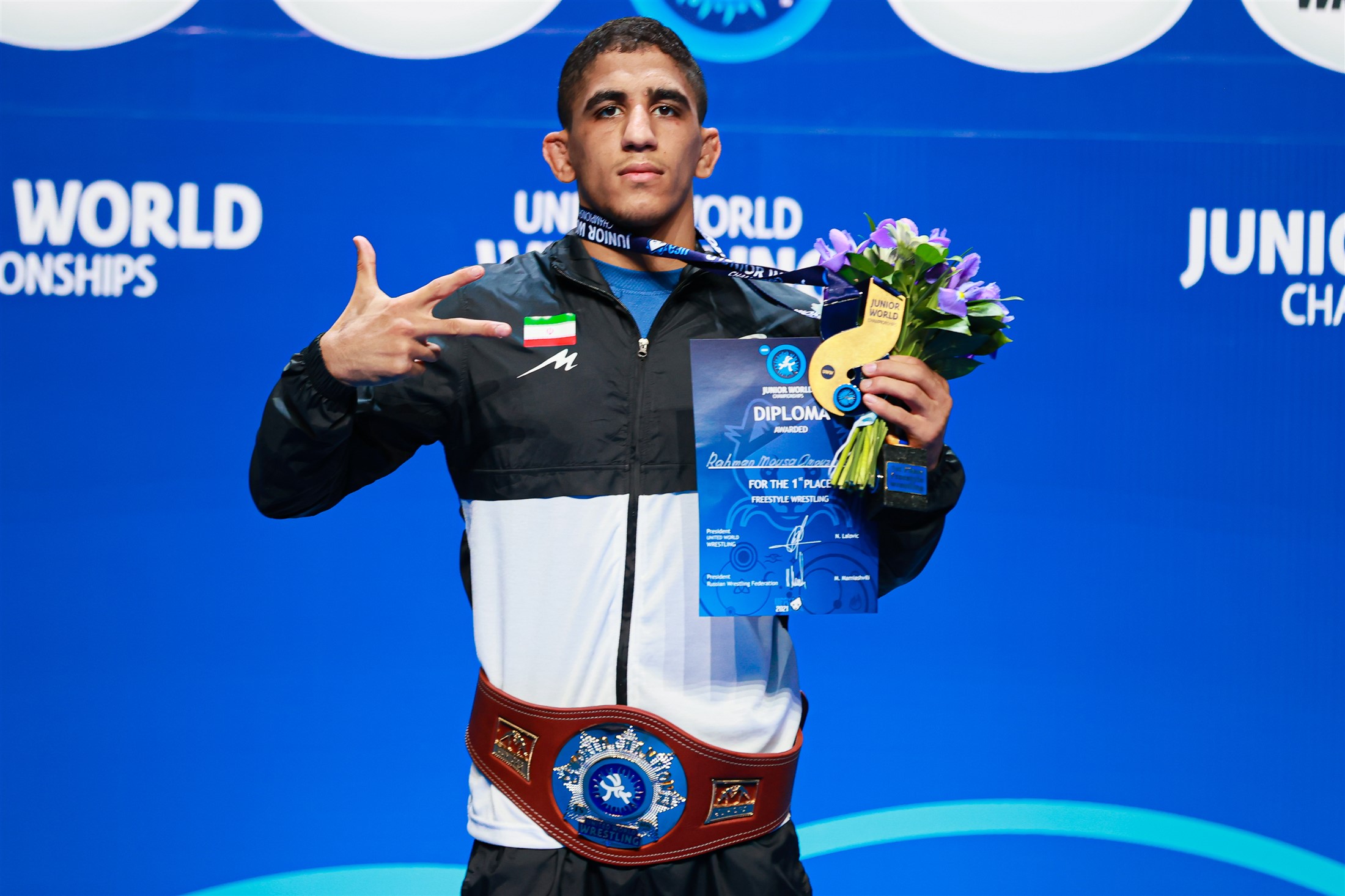 رحمان عموزاد قهرمانی جهان ۲۰۲۱