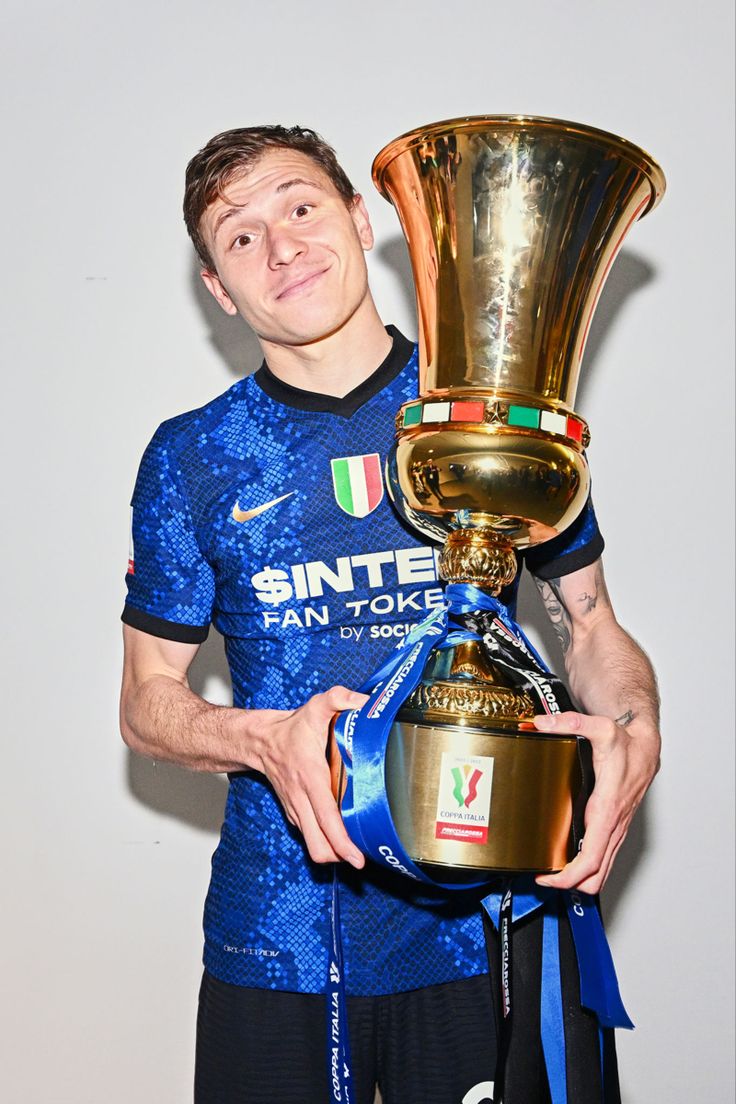 wallpaper for phone Nicolo Barella