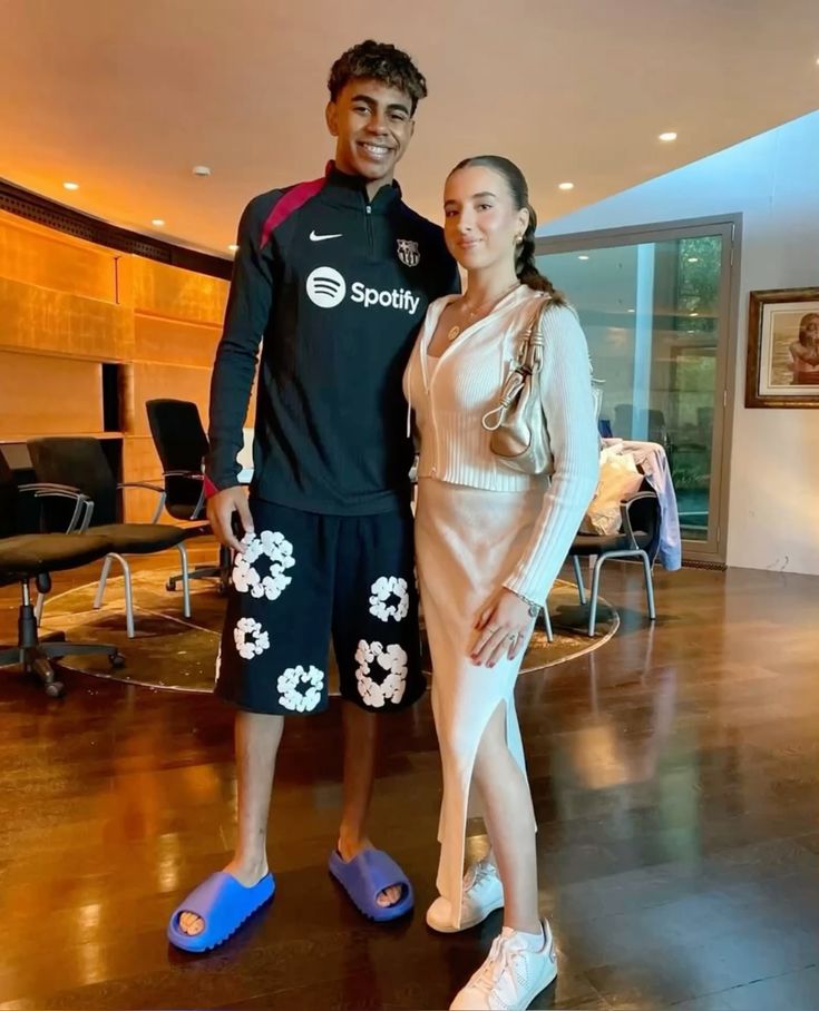 عکس لامین یامال با دوست دخترش عکس لامین یامال با دوست دخترش