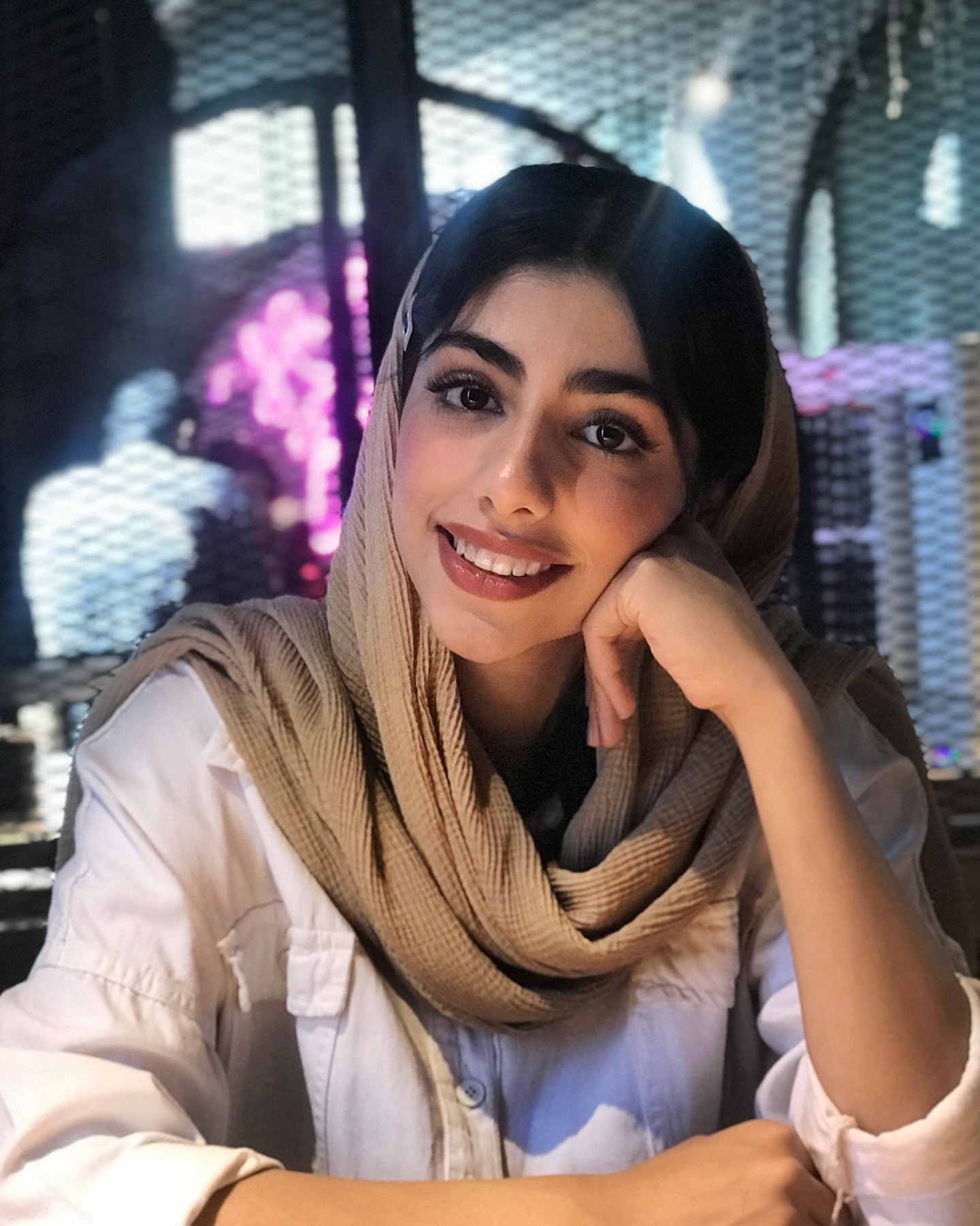 مهلا مومن‌زاده والپیپر