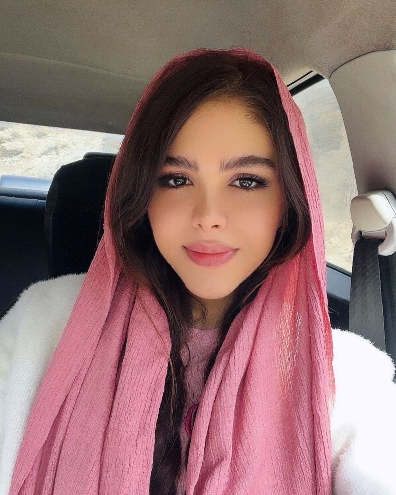 والپیپر نسترن ولی زاده
