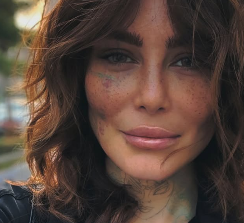 سینه های سحر قریشی سینه های سحر قریشی