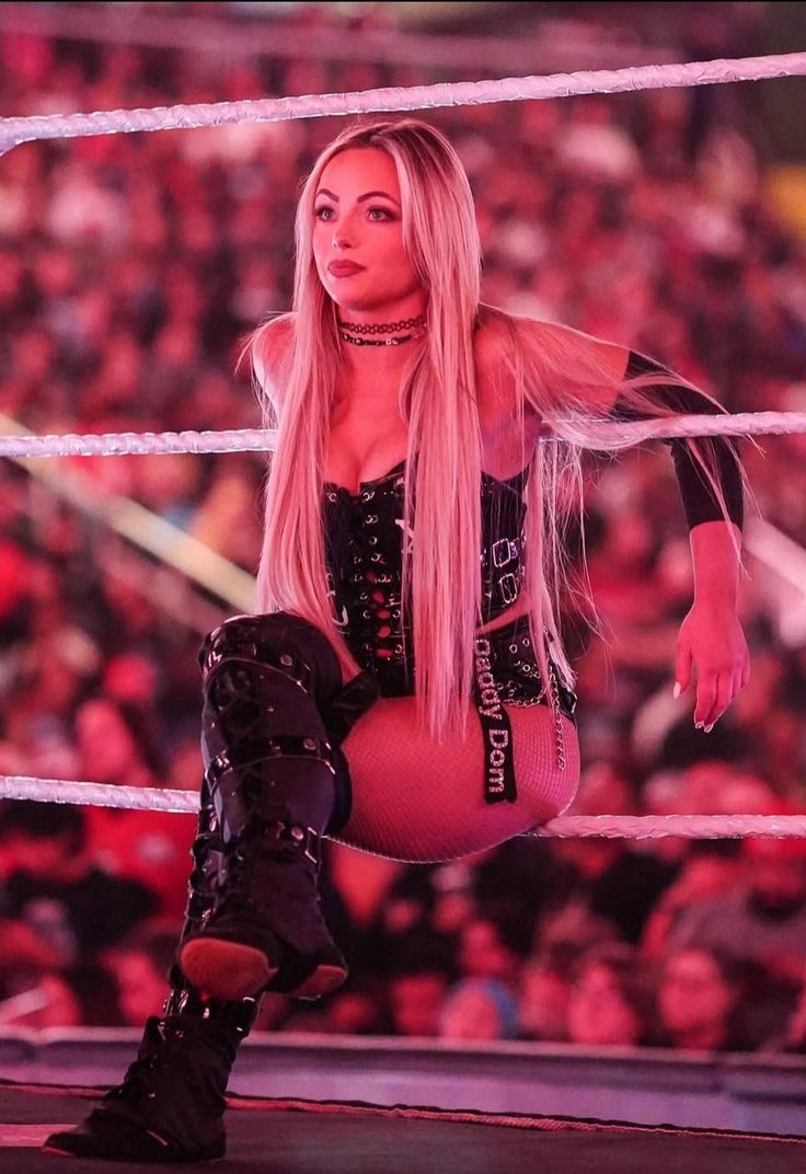 عکس از کشتی کج زنان - مجله فوتبالی عکس از کشتی کج زنان