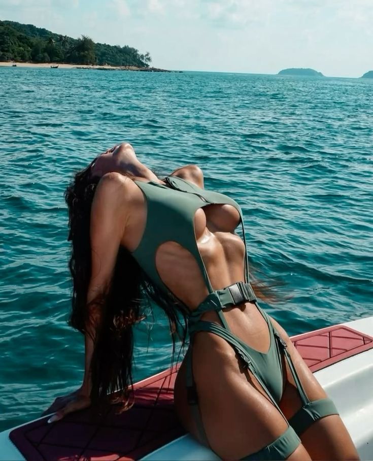 عکس های سکسی زن - مجله فوتبالی عکس های سکسی زن