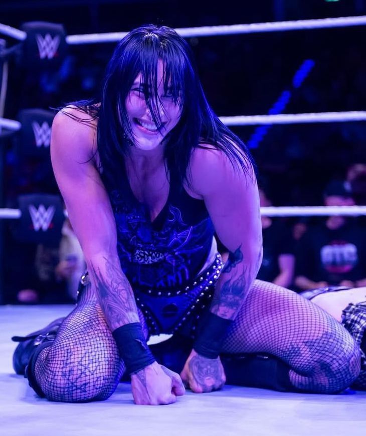 عکس سکسی زن - مجله فوتبالی عکس سکسی زن