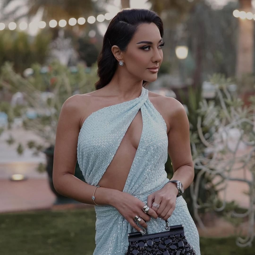 صدف طاهریان لب ساحل - مجله فوتبالی صدف طاهریان لب ساحل