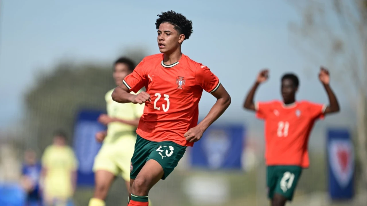 والپیپر کریستیانو جونیور فوتبالی ۲۰۲۵ 